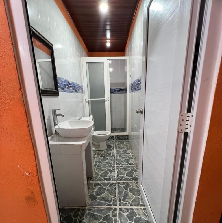 Cabañas de Monterrico, baño completo