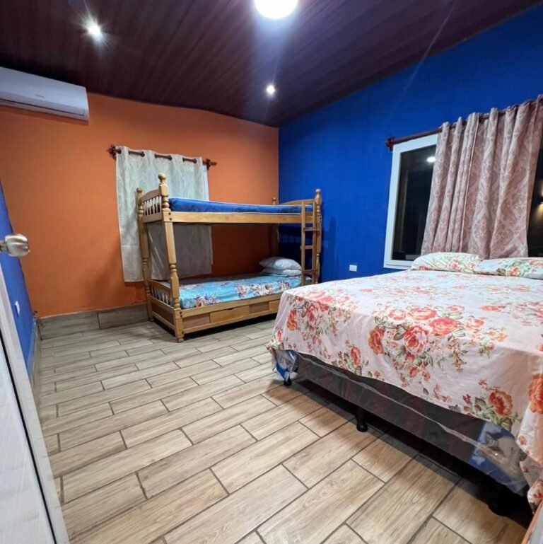 Cabañas de Monterrico, habitacion en monterrico
