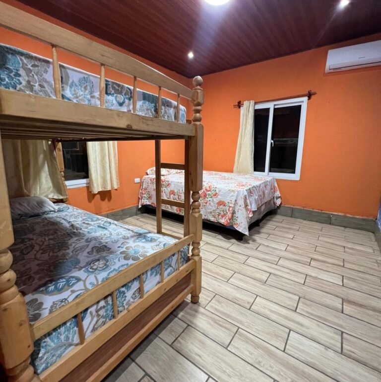 Cabañas de Monterrico, habitacion familiar en monterrico