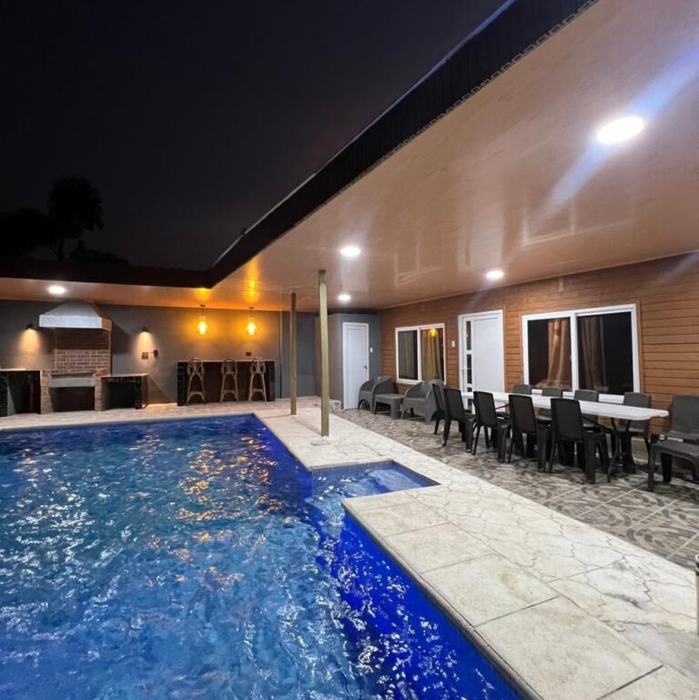 Cabañas de Monterrico,piscina privada